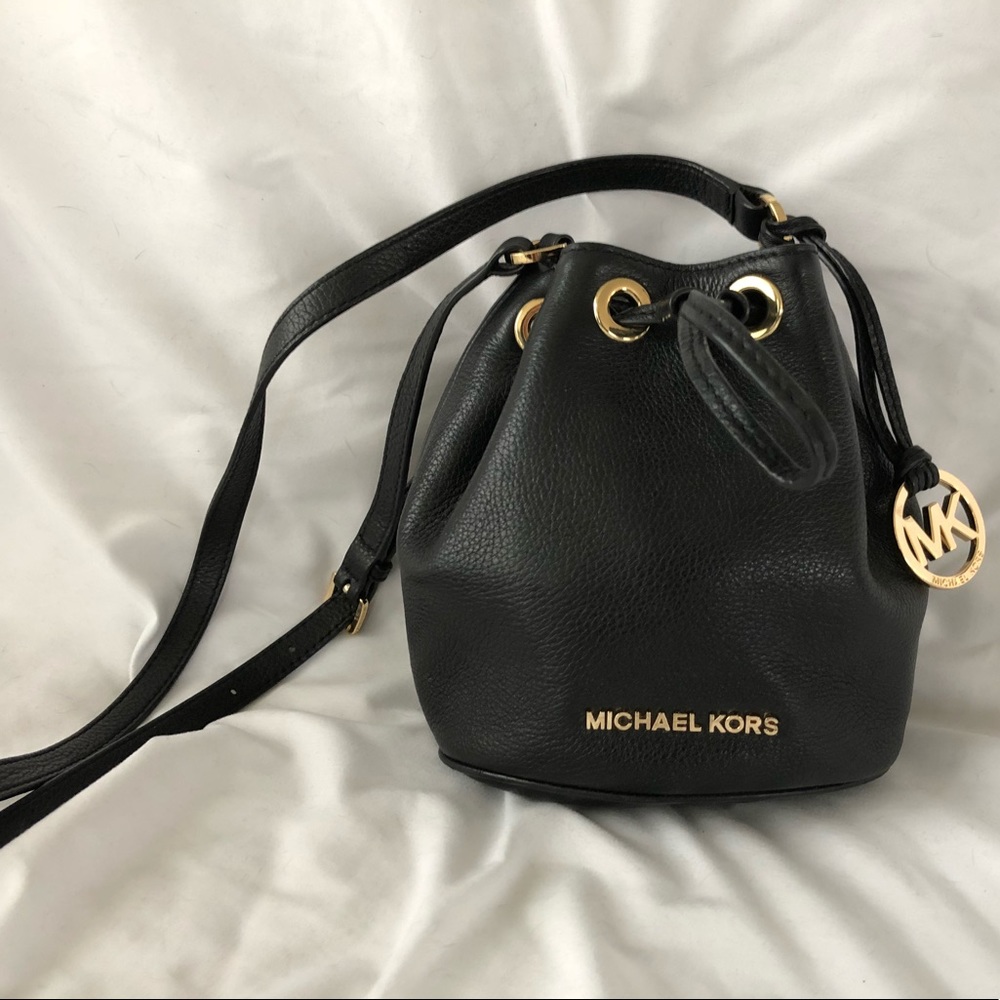MICHAEL KORS DRAWSTRING CROSSBODY